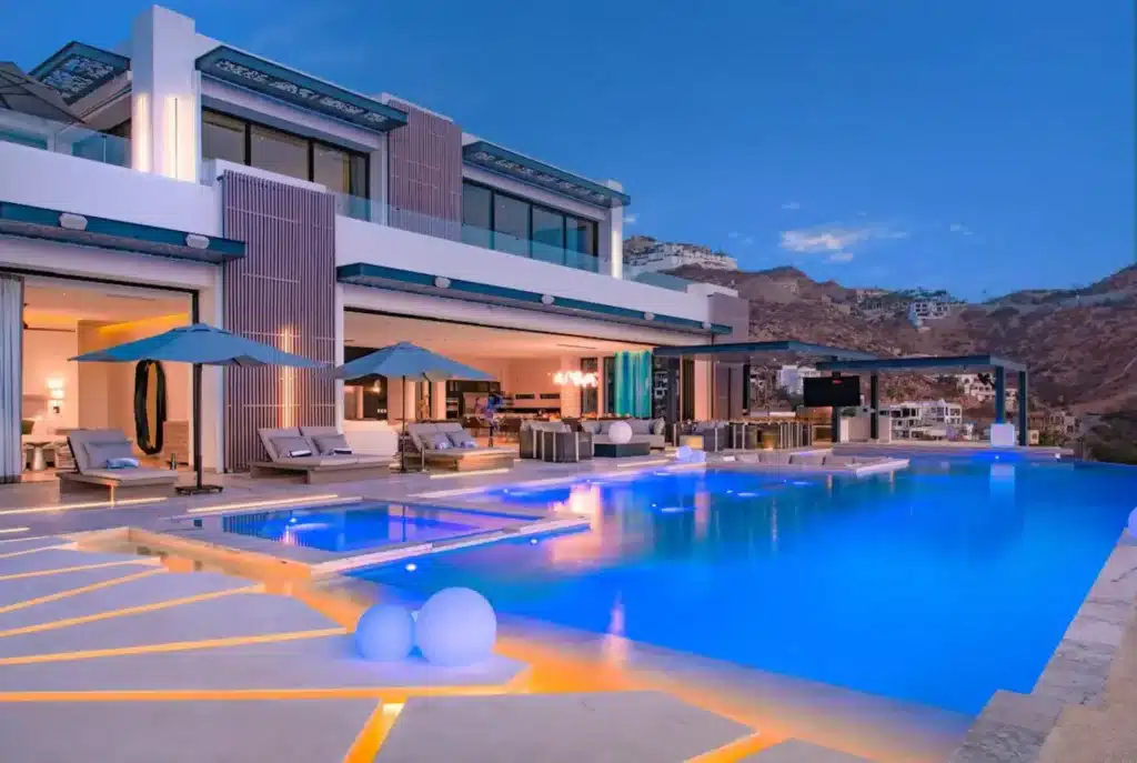 Villa Vegas Dave 2 right shot