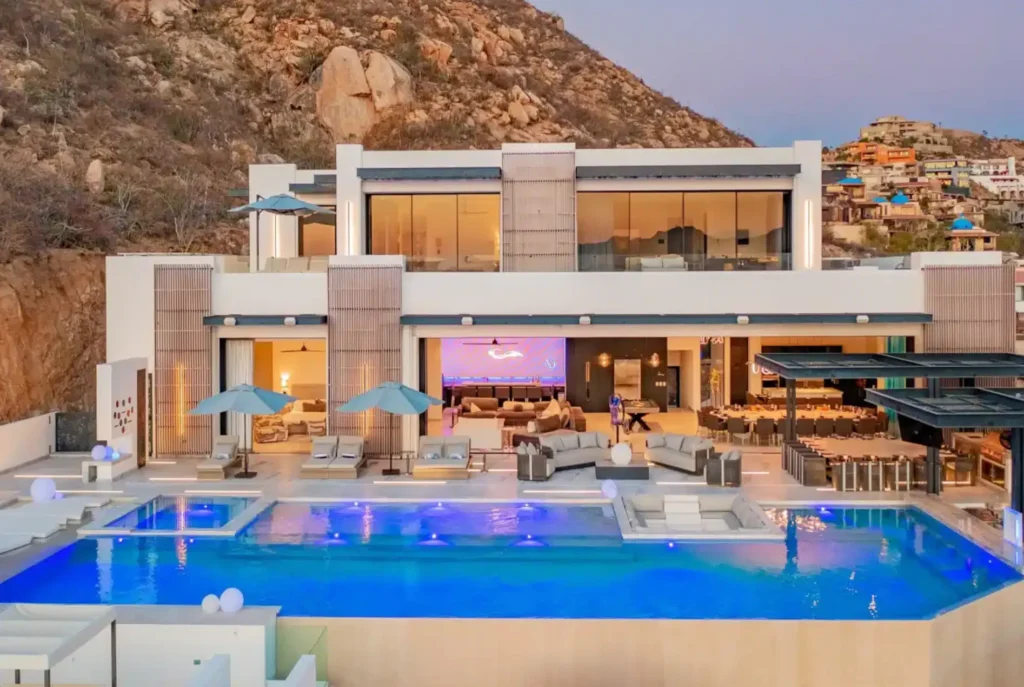 Private Infinity Pools in Cabo